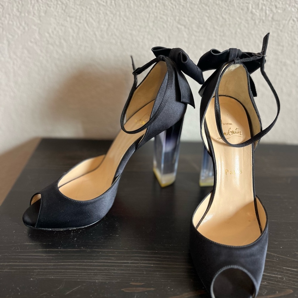Black Christian Louboutin heel with bows on the back. Ombré effect heel.